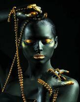 Без бренда «Девушка в черно-золотом макияже» в Твери в интернет-магазине  Без бренда «Девушка в черно-золотом макияже» в Твери