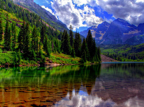 Картина по номерам 40x50 Зеркальное озеро в горном лесу